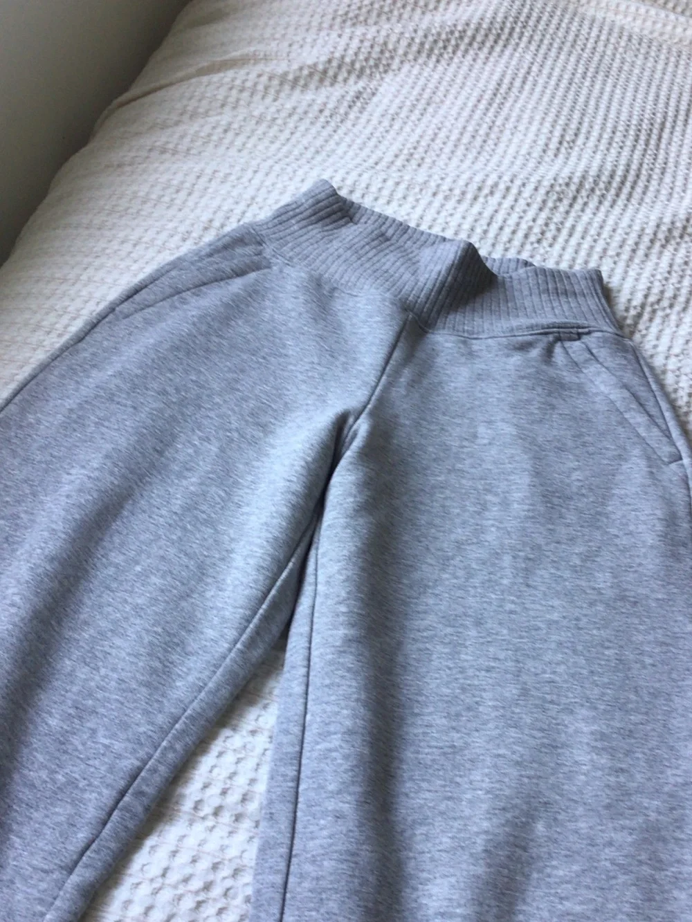 ALO Yoga Light Gray sweatpants